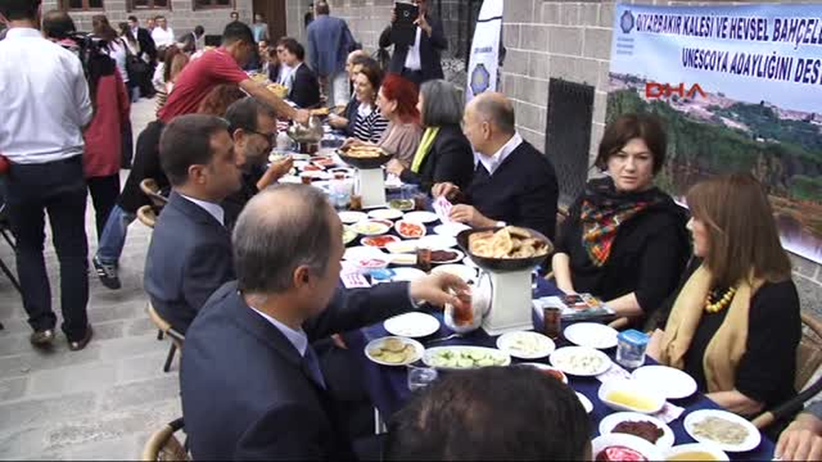 Yönetmen Özpetek, \'Kemerlerinizi Bağlayın\'ın Galası İçin Diyarbakır\'da