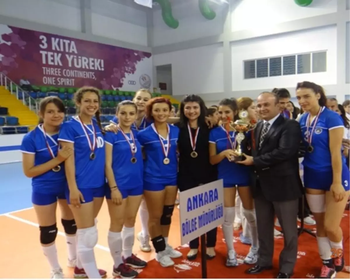 Yurtkur\'un Voleybol Turnuvası Sona Erdi