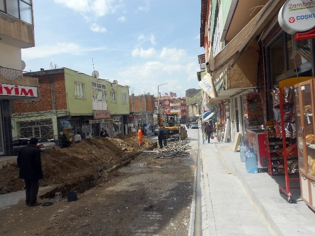 Adilcevaz\'da Kanalizasyon Çalışmaları Devam Ediyor