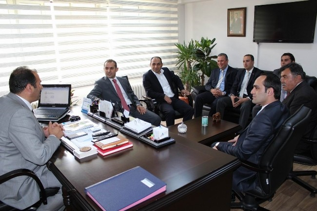 AK Parti Teşkilatı Kitap Okuma Şenliğine Katıldı