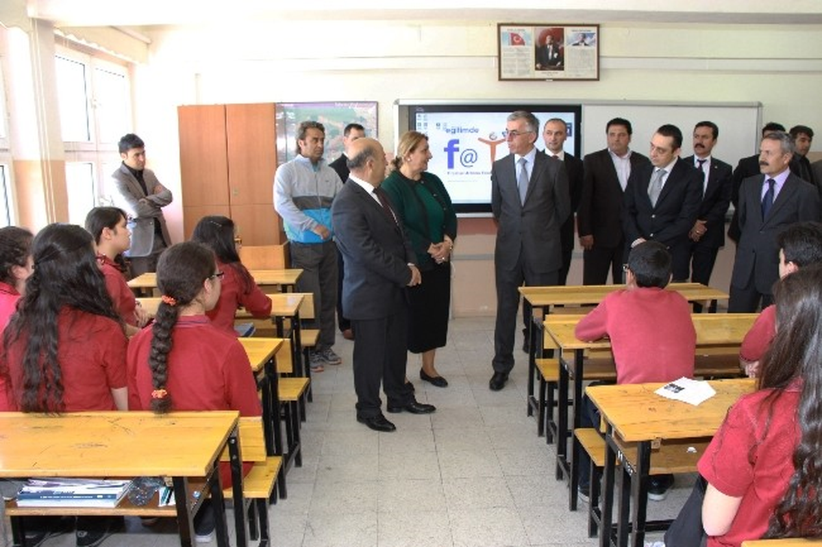 Aksaray\'da 4 Bin 142 Tablet Bilgisayar Dağıtıldı