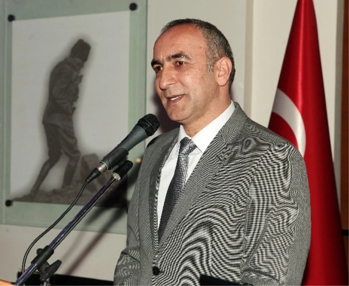 Atatürk Üniversitesinde Türk Dış Politikası Tartışıldı