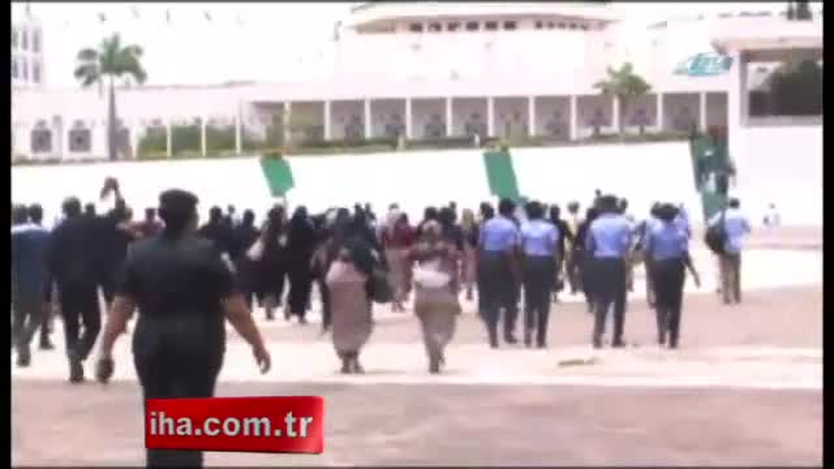 Nijerya\'da Kaçırılan Kızların Anneleri Meclise Yürüdü