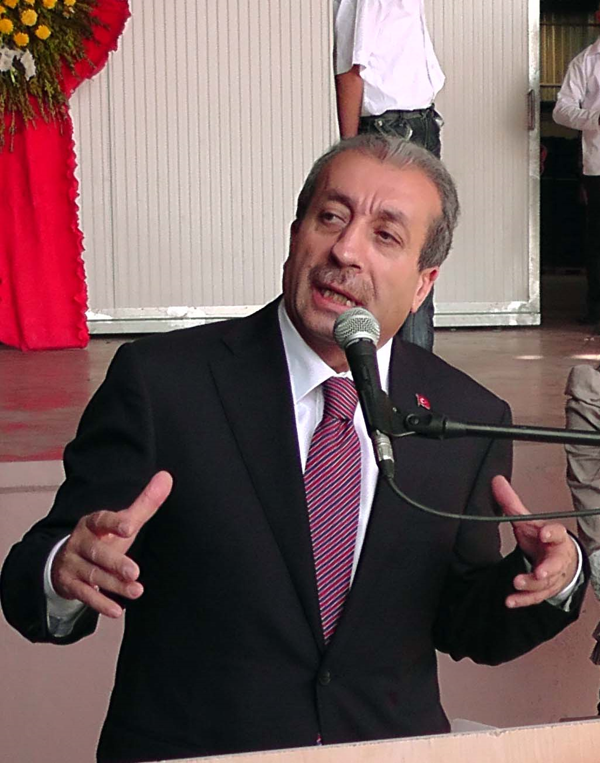 Bakan Eker: 5 Binin Üzerinde İhtiyacımız Var