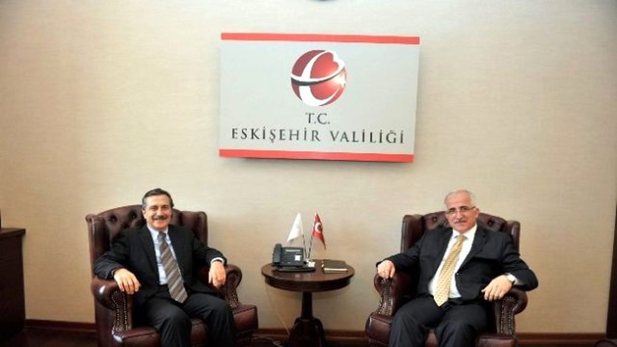 Başkan Ataç Eskişehir Valisi Tuna\'yı Makamında Ziyaret Etti