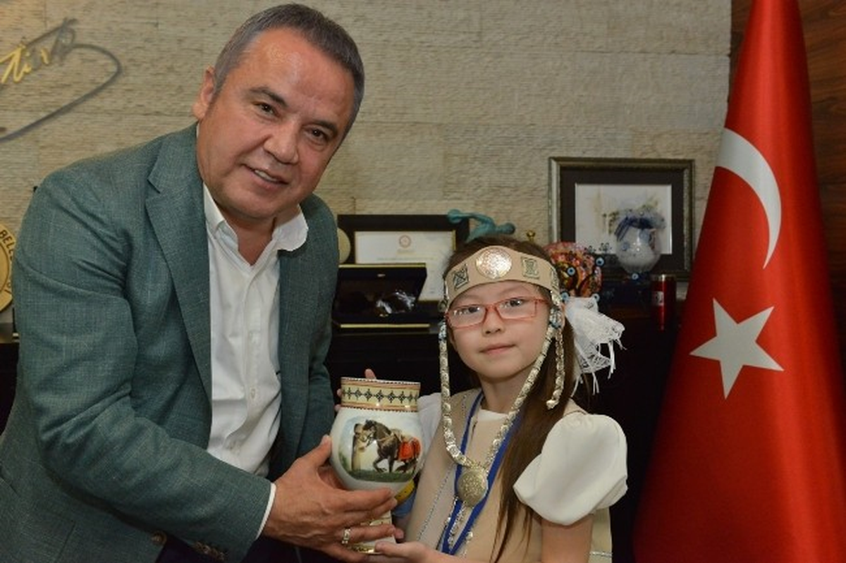 Başkan Böcek, Yabancı Öğrencileri Ağırladı