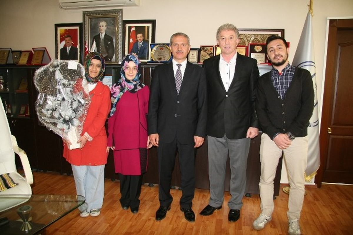 Başkan Dişli\'yi Saü Tıp ve Fen Edebiyat Fakültesi Öğrencileri Ziyaret Etti