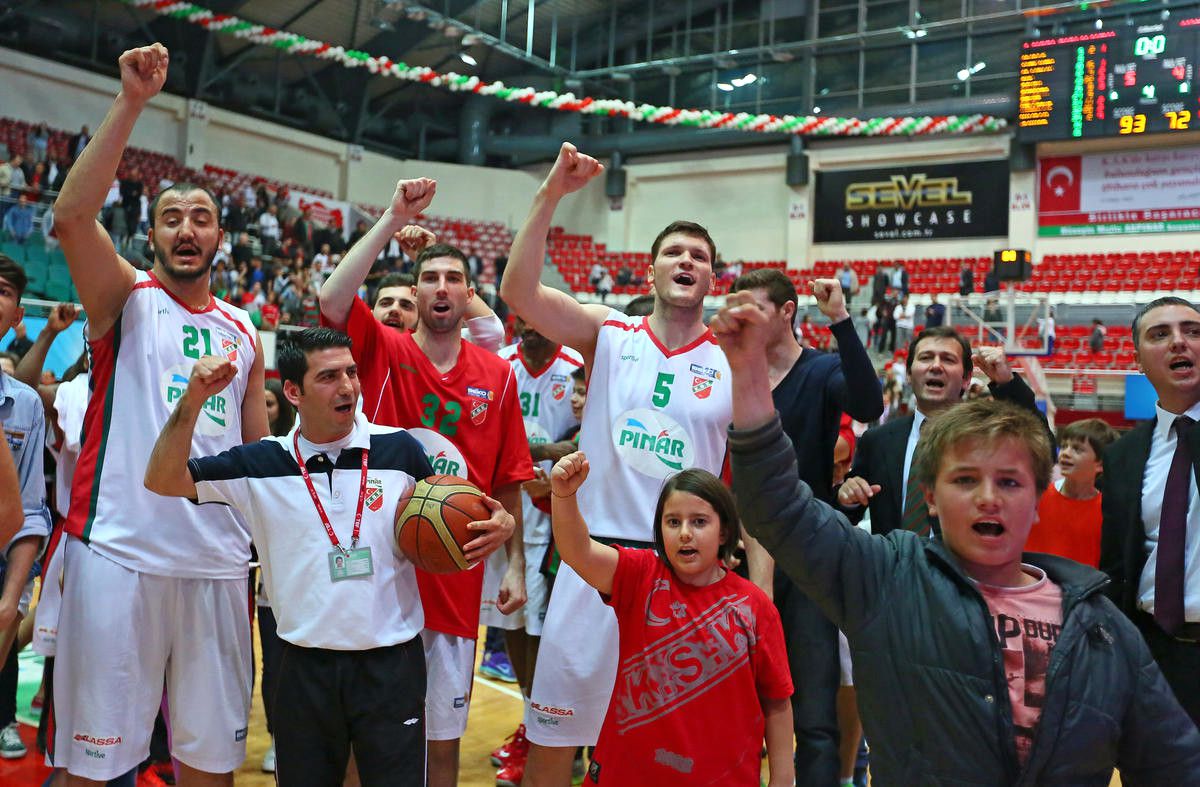 Pınar Karşıyaka: 93 Uşak Sportif: 72