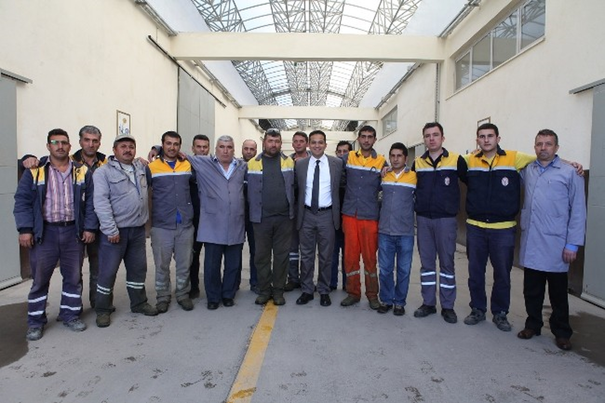 Bornova\'da Parola \'Yüzü Gülen İşçi,güler Yüzlü Hizmet\'