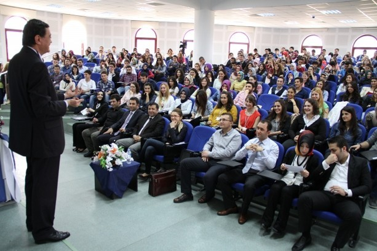 Bülent Şenver: "Bankalar Bir Ülkenin Lokomotifidir"