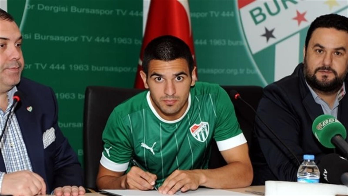 Bursaspor\'un Genç Oyuncusu Aziz Behich Geri Dönüyor