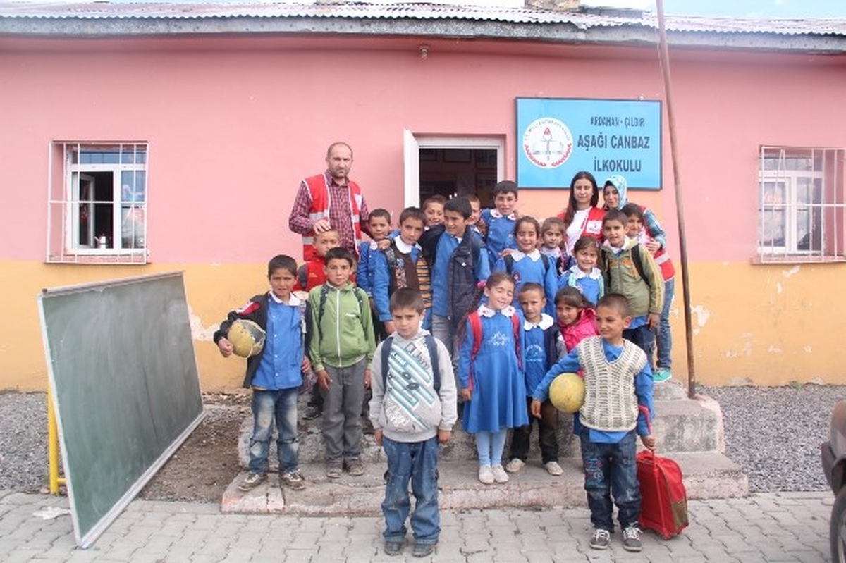 Çıldır Kızılay Öğrencilerin Gülen Yüzü Oldu