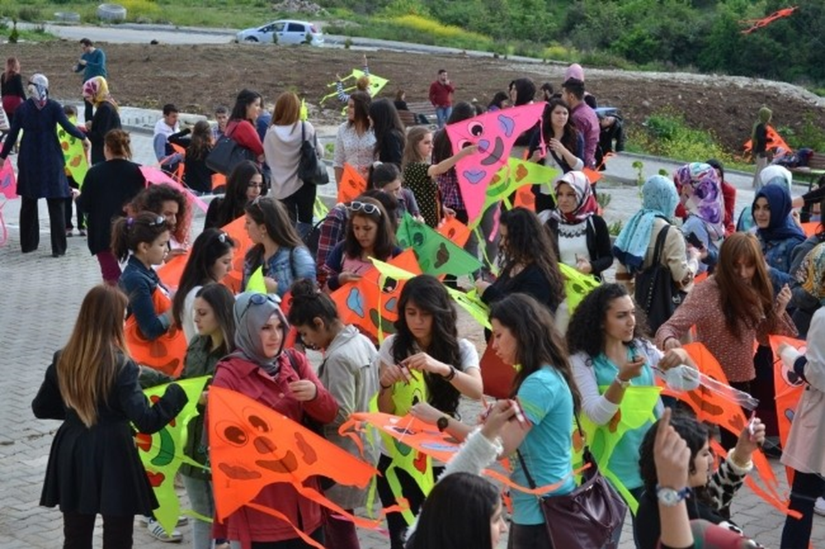 Çınarcık MYO\'dan Uçurtma Şenliği