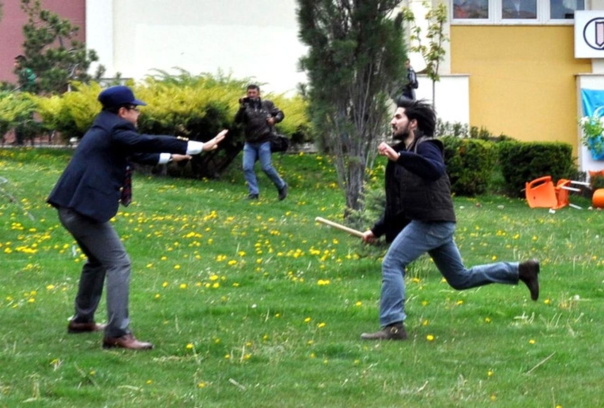 Eskişehir'de Karşıt Görüşlü Öğrenciler Kavga Etti