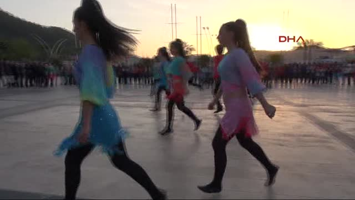 Fethiye\'yi Dansa Kaldırdılar