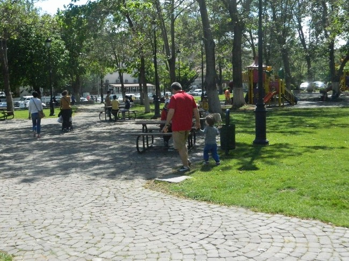 Gaziantepliler Güneşli Havanın Tadını Parklarda Çıkardı