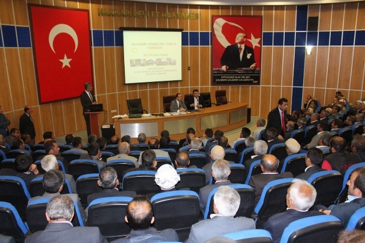 Hakkari\'de Çiftçilere Yönelik Bilgilendirme Toplantısı