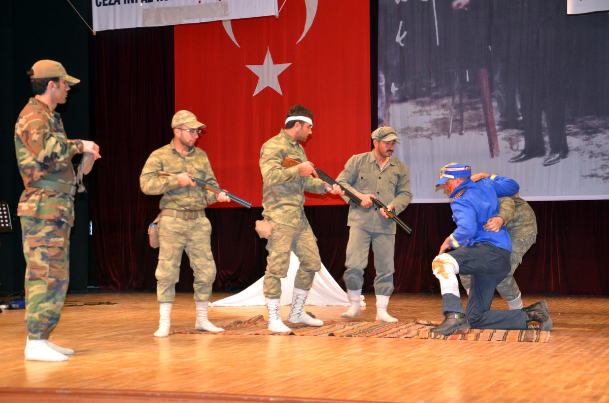 Hükümlüler, Tiyatro Oyunu Sahneledi