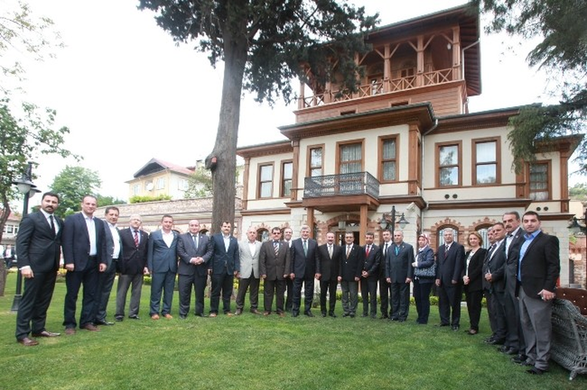 İzmit Belediye Meclis Üyeleri Başkan Karaosmanoğlu\'nu Ziyaret Etti