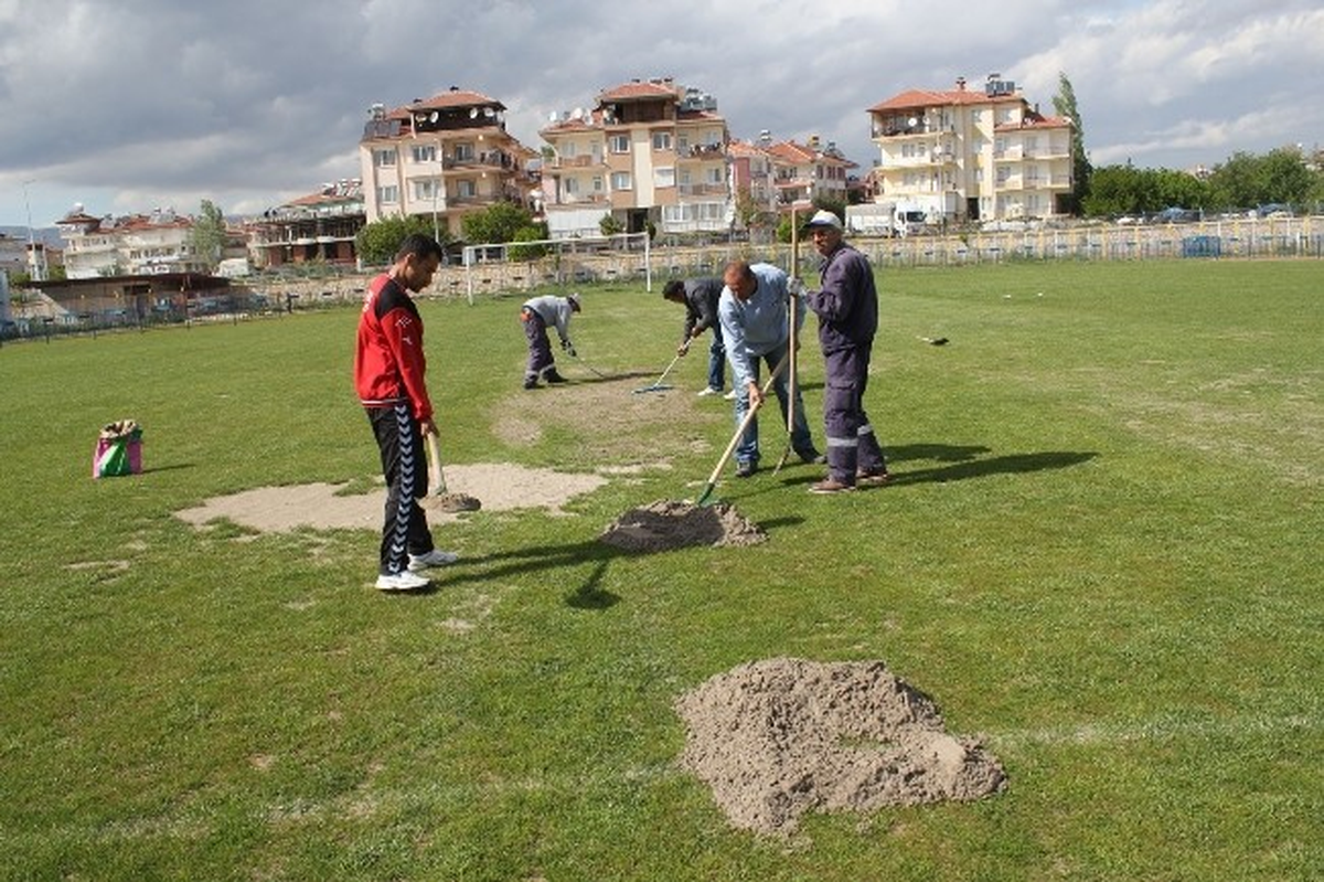 Korkuteli Atatürk Stadyumu Zemini Yenileniyor