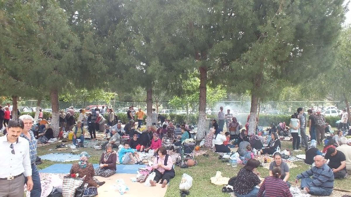 Kuşadası\'nda Yaşayan Hadimliler, Geleneksel Pilav Gününde Buluştu