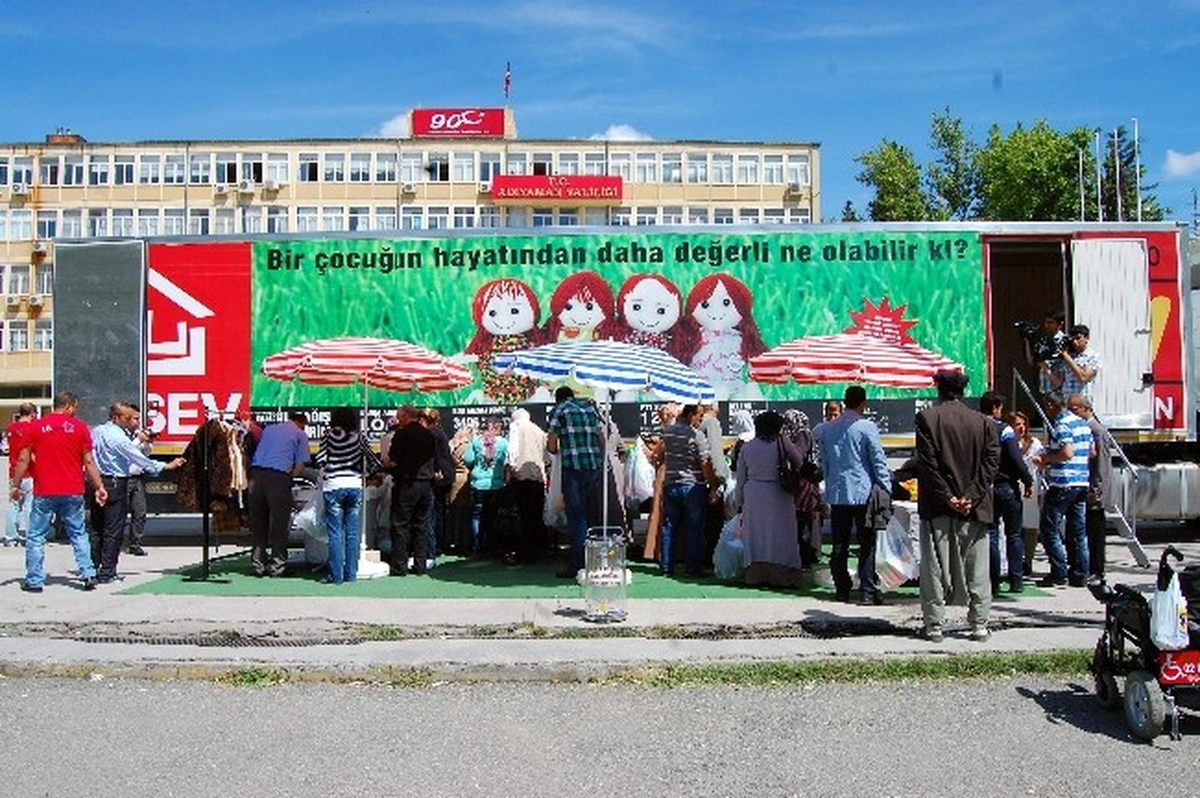 Lösev\'in Yardım Tırı Adıyaman\'da