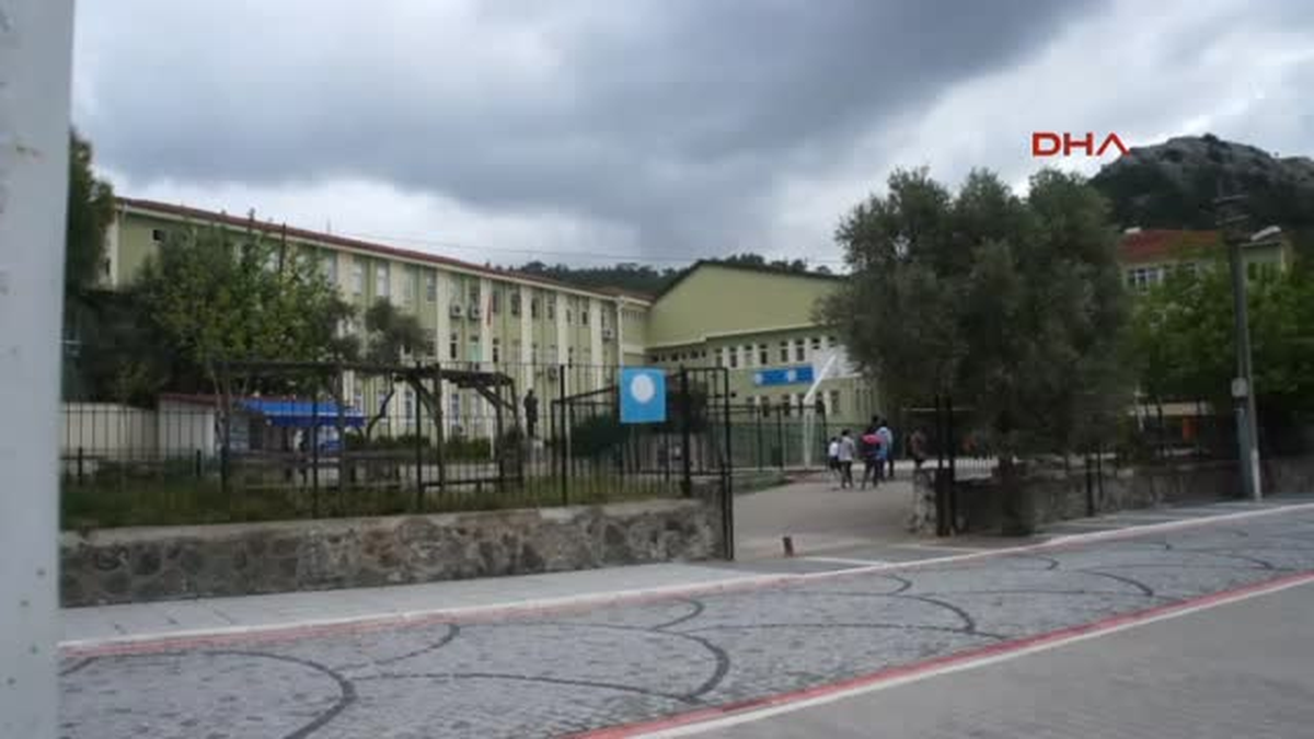 Marmaris\' Te Kenan Evren\' İn Adı Okullardan da Kaldırılıyor