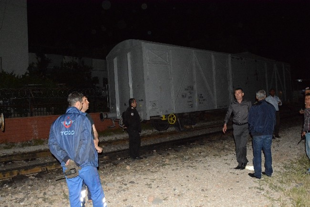 Nusaybin\'de Trenin 3 Vagonu Raydan Çıktı