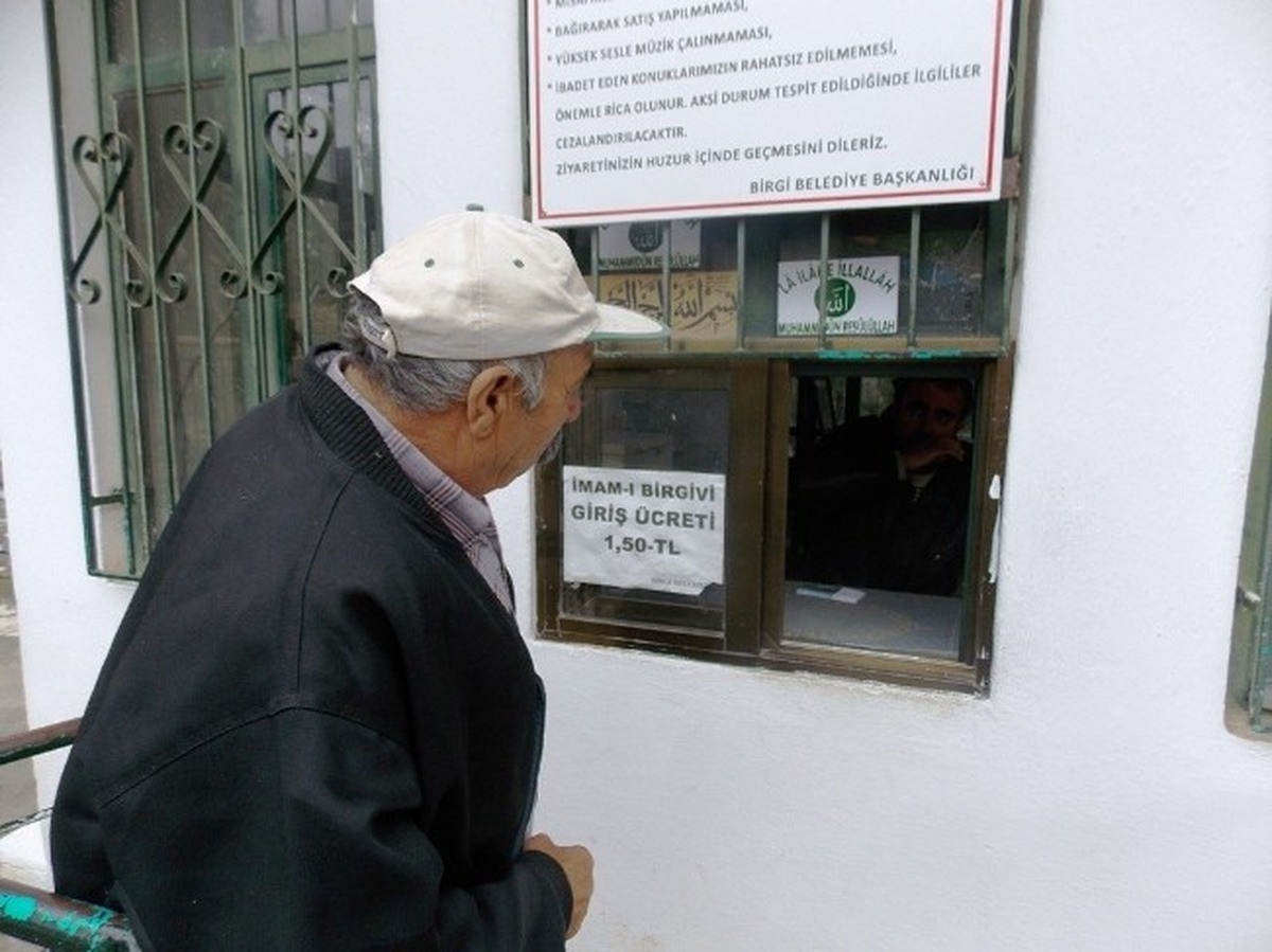 Ödemiş Halkı, İmam Birgivi Mezarlığına Giriş Ücreti Alınmasına Tepki Gösterdi