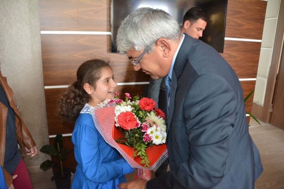 Öğrencilerden Başkan Murtaza Karaçanta\'ya Ziyaret