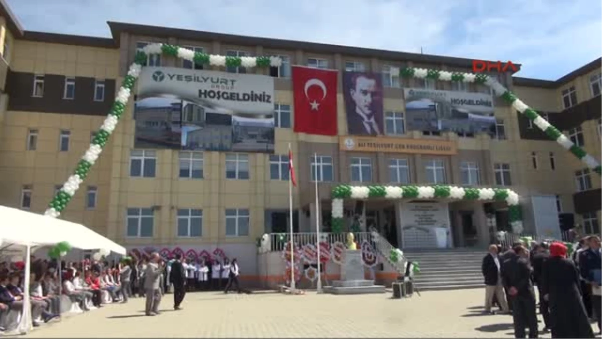 Okul Yaptıran İşadamından Öğrencilere İş Garantisi