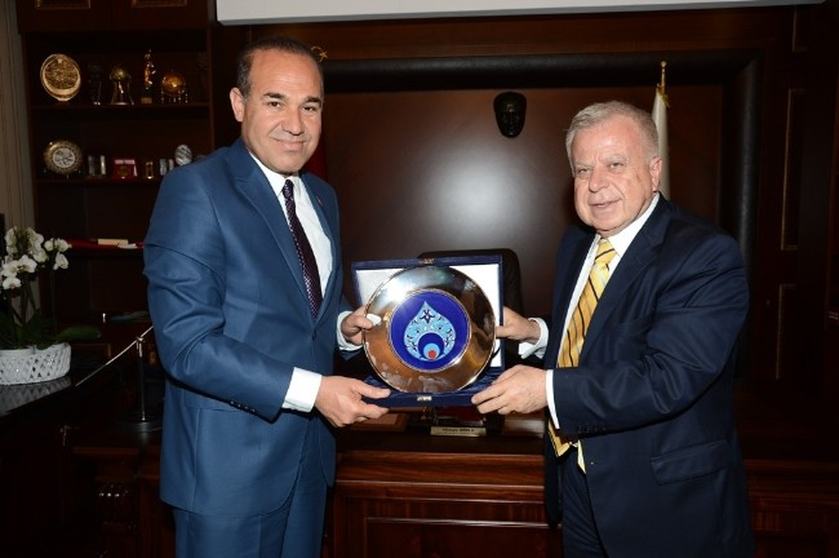 Önce Plaket, Sonra Üniversite
