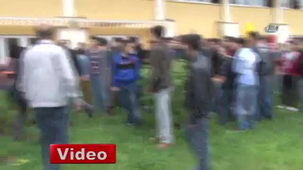 Osmangazazi Üniversitesi\'nde Sandalyeler Havada Uçuştu