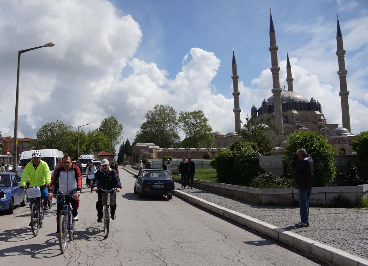 Otizmde Farkındalık İçin Pedal Çevirdiler