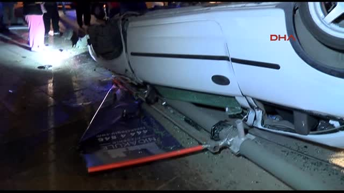 Otomobilden Fırlayan Teker Polislerin Bulunduğu Restorana Düştü