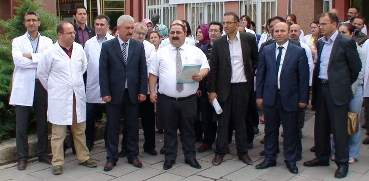 Sağlıkçılardan "Nöbet Tutmayacağız" Eylemi
