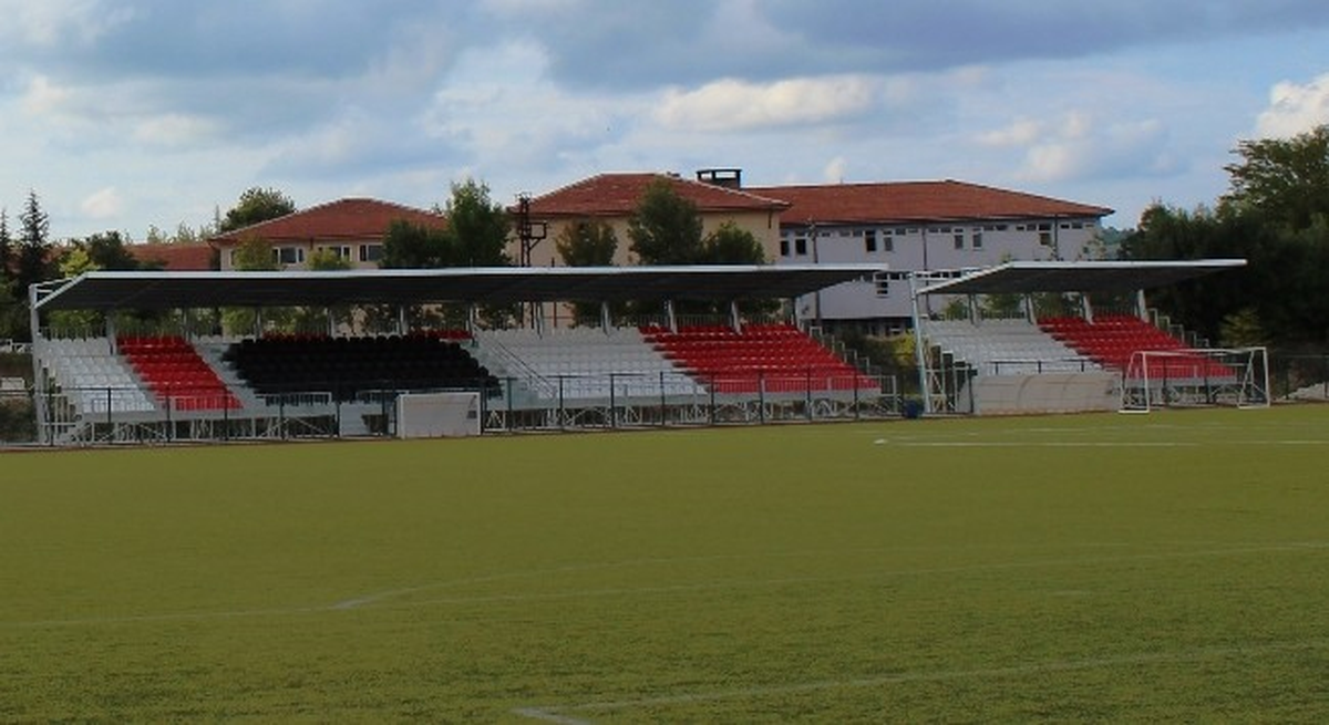 Sentetik Saha ve Tribün Yapılacak