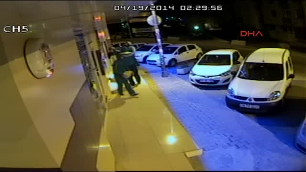 Taşladılar, Tekmelediler İçeriye Böyle Girdiler