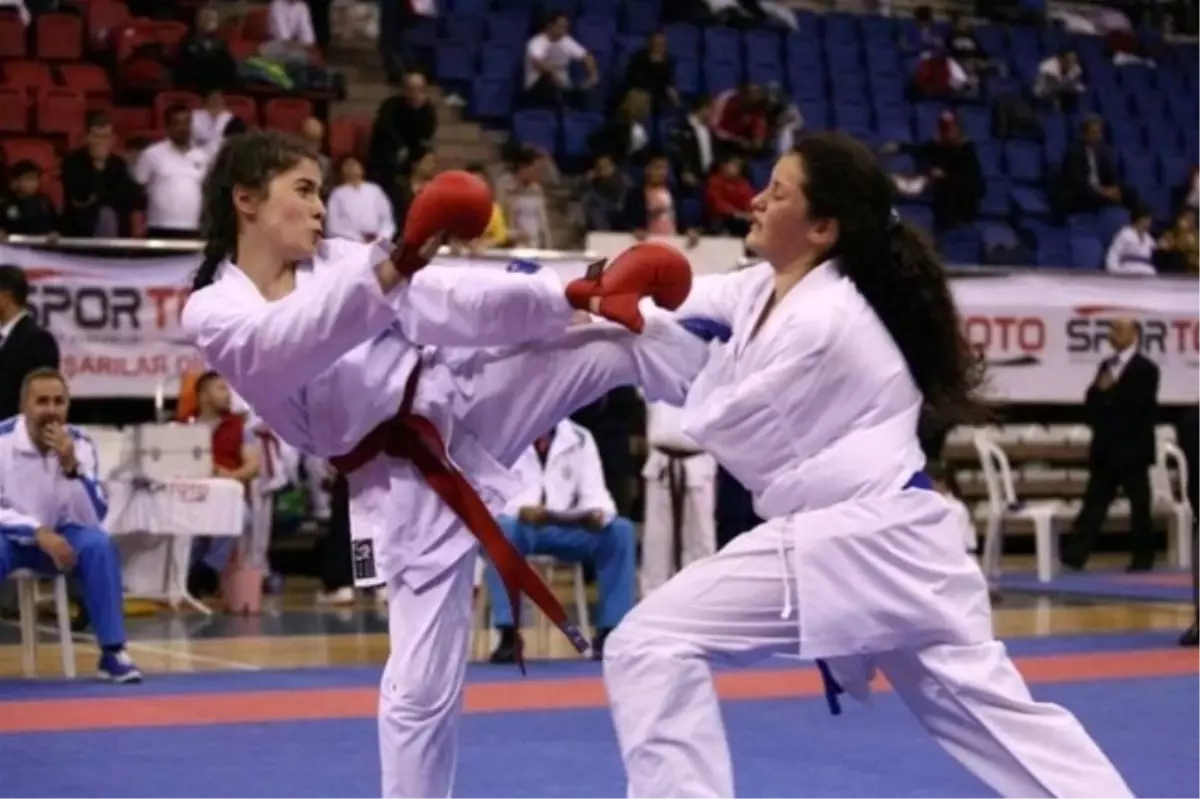 Tekirdağlı Karateciler Madalyaya Doymuyor