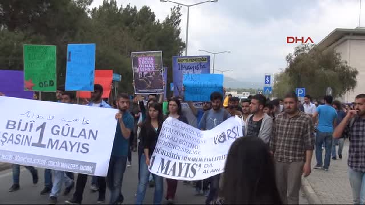 Üniversite Öğrencileri 1 Mayıs\'ı Erken Kutladı