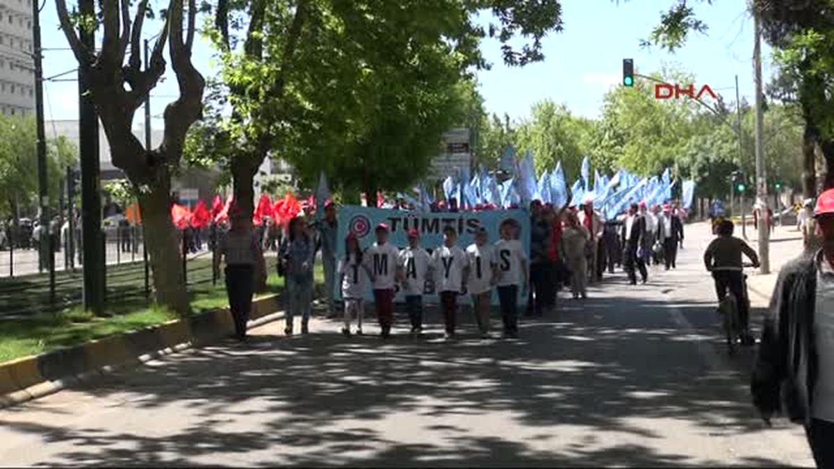 1 Mayıs Gaziantep\'te Halaylarla Kutlandı