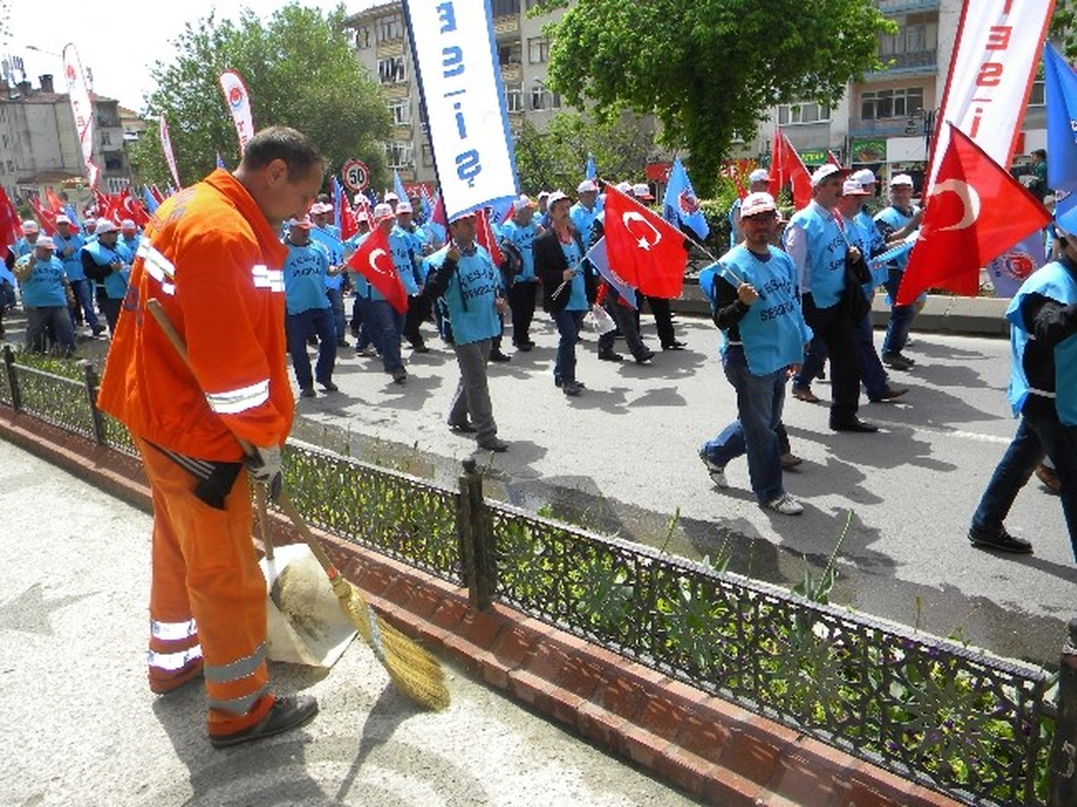 1 Mayıs Gelmiş Neyime"