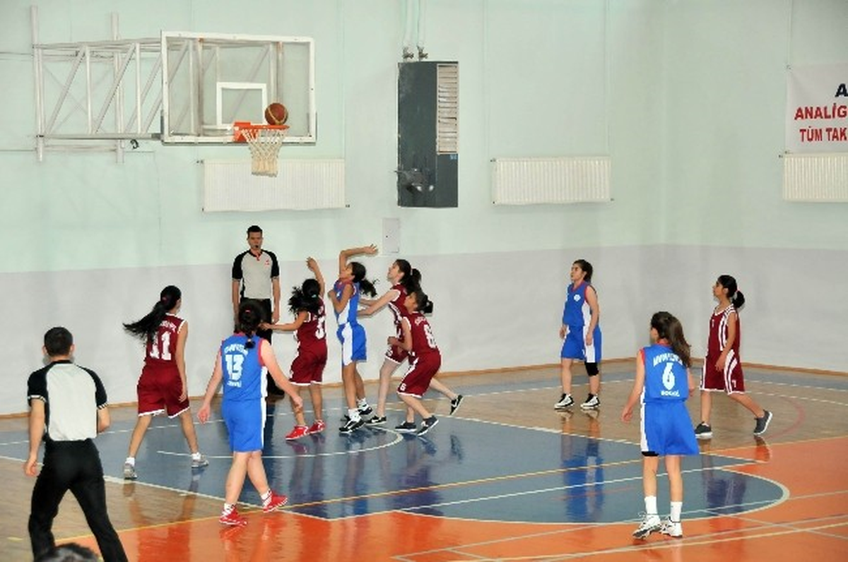 Akşehir\'de Yıldız Kızlar Türkiye Finalleri Başladı