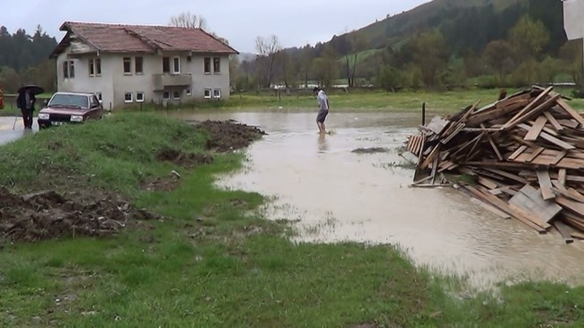 Azdavay\'da Ekili Alanlar Su Altında Kaldı