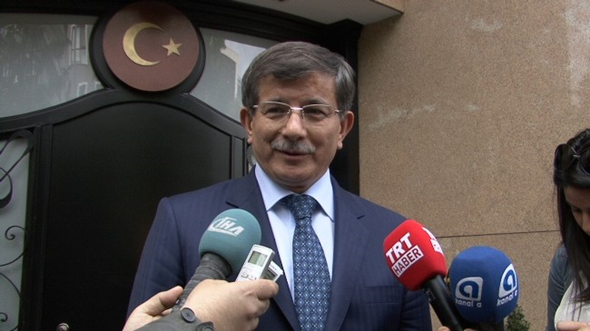 Bakan Davutoğlu, Ermeni Patriği Genel Vekili Ateşyan ile Görüştü