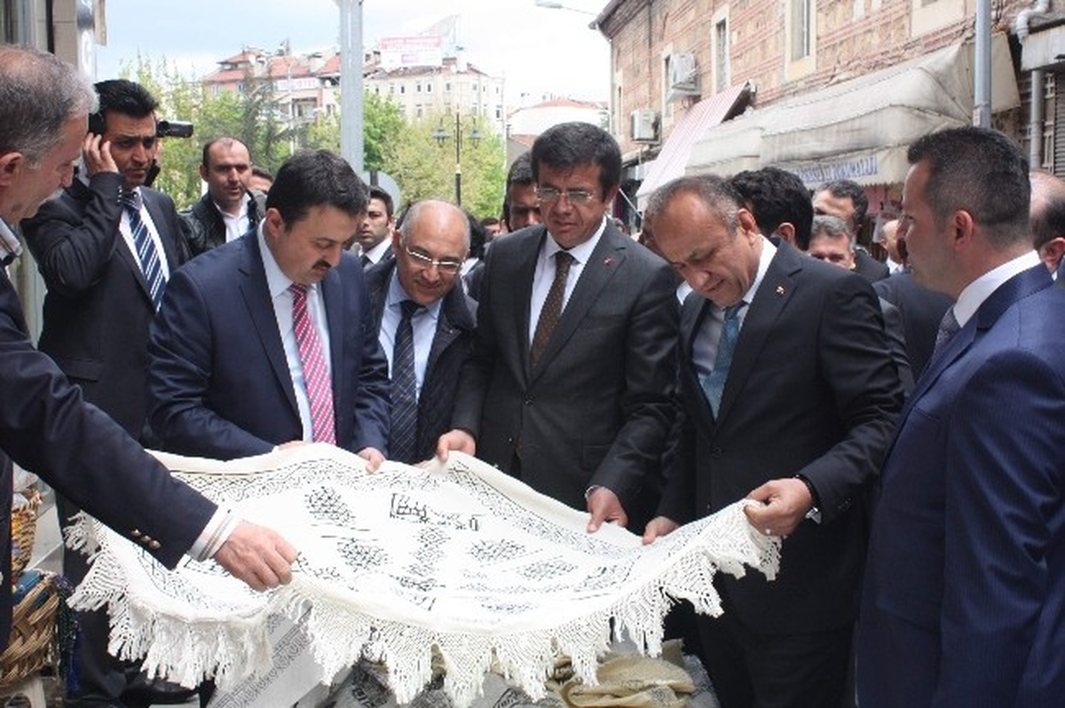 Bakan Zeybekci, Tahsin Babaş\'ı Ziyaret Etti