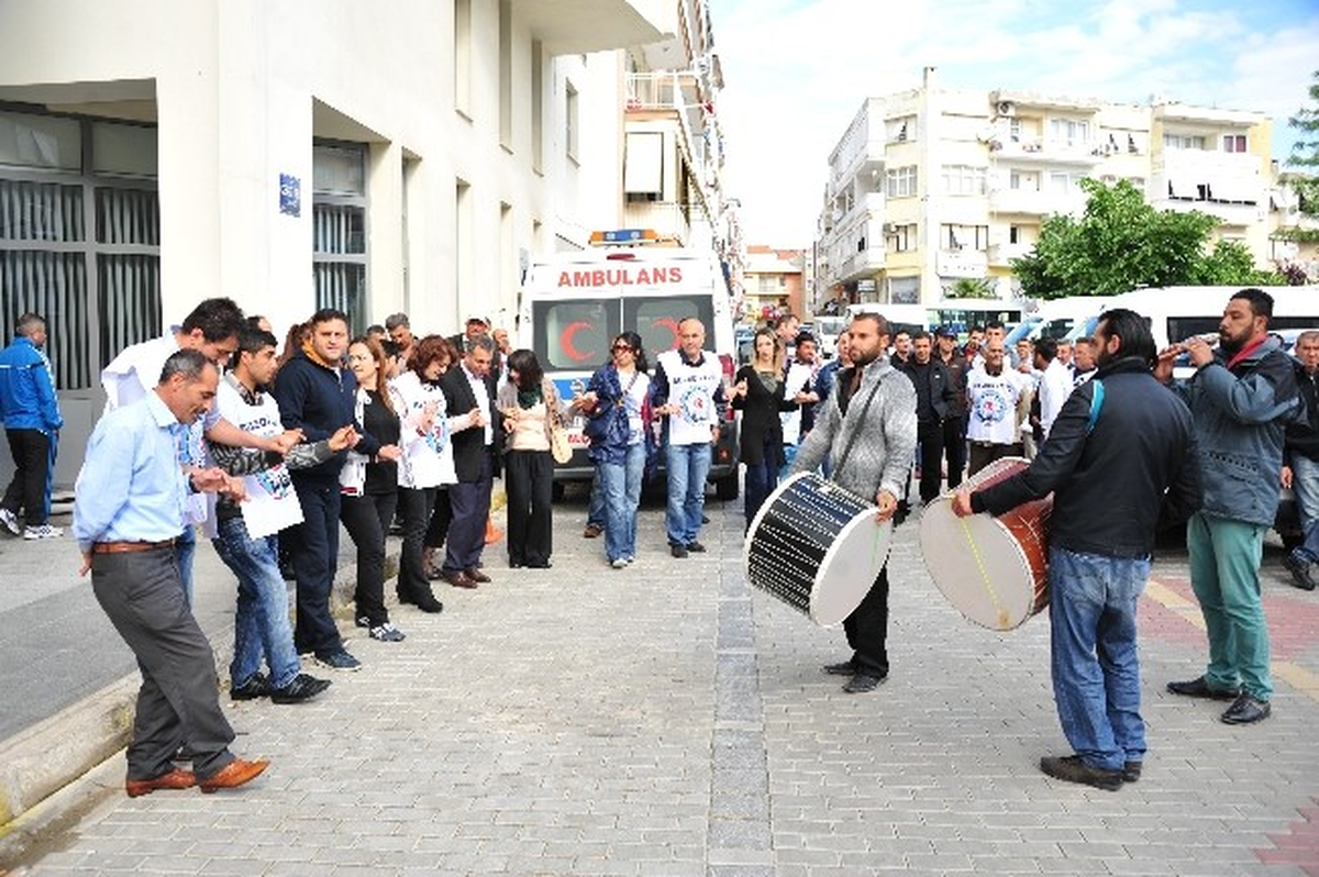 Balçova\'da 1 Mayıs Halaylarla Kutlandı