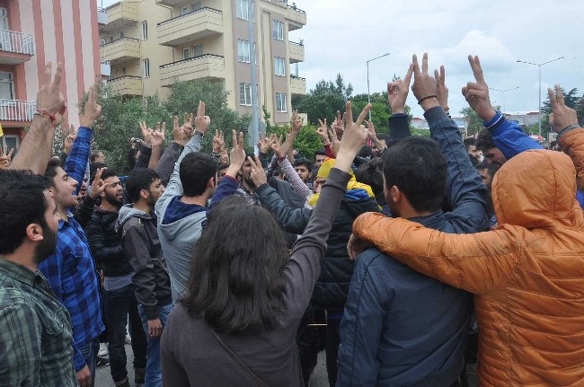 Balıkesir'deki 1 Mayıs'ta, 'Pkk Dışarı' Gerginliği