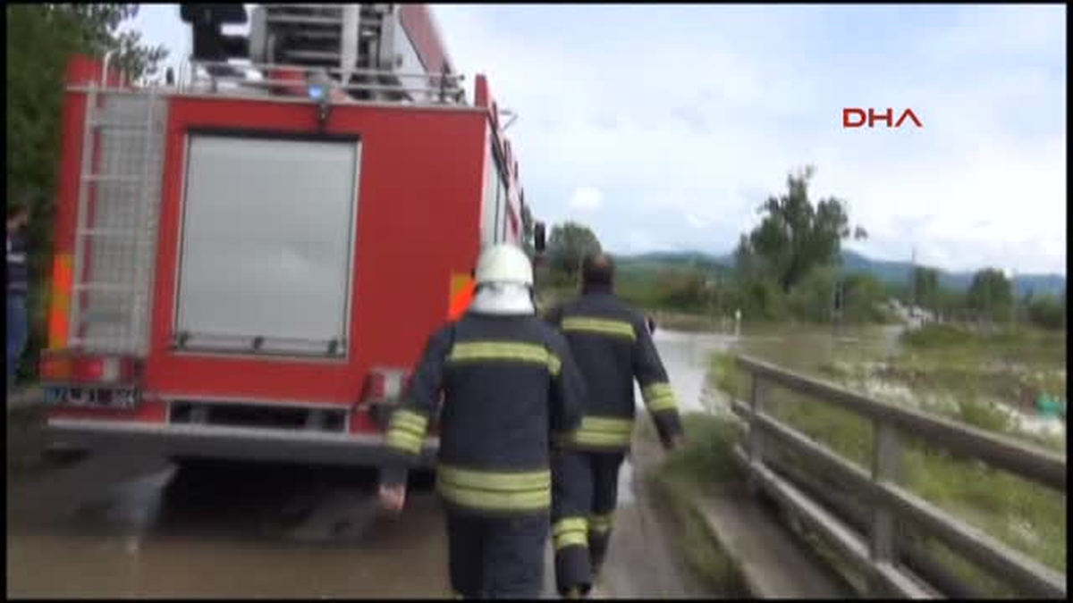Bartın Irmağı Taştı, Yollar ve Köprüler Sular Altında Kaldı