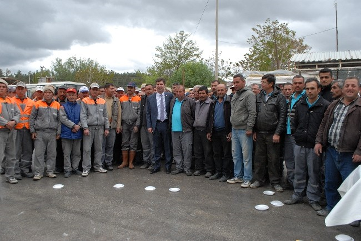 Belediye İşçileri 1 Mayıs\'ı Kutladı
